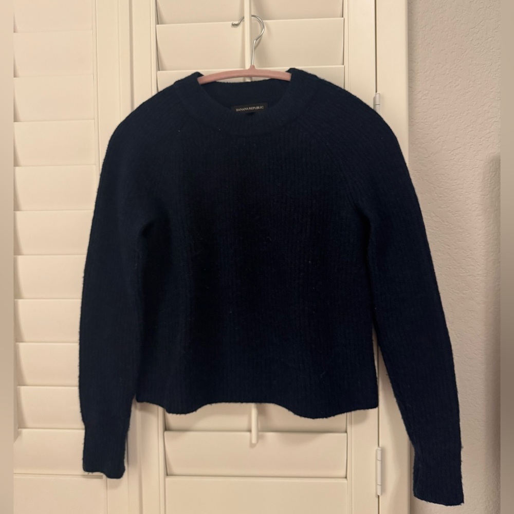 Banana Republic Women's dark Navy Crew Neck long sleeve Sweater